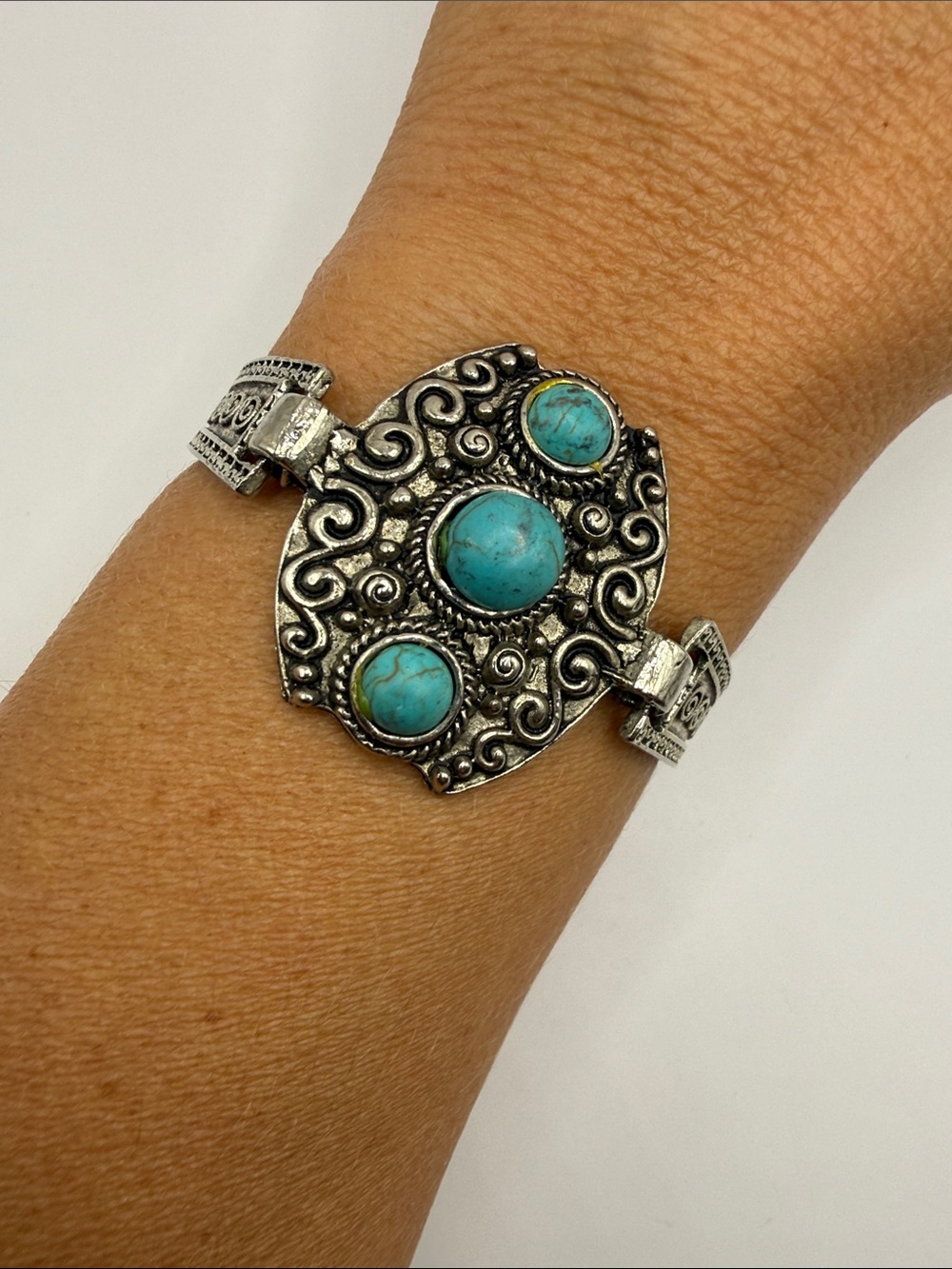 Vintage Southwestern Silver Tone Turquoise Blue Large Cuff Bangle Bracelet